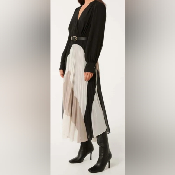 Ever New Pleated Black/Beige V-neckline with an Asymmetrical Hemline Dress s16 - Picture 11 of 12